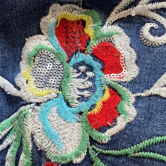 CATO Floral Embroidered Distressed Crop Jeans Sz 28W Blue Denim High Rise NWT - Picture 12 of 16